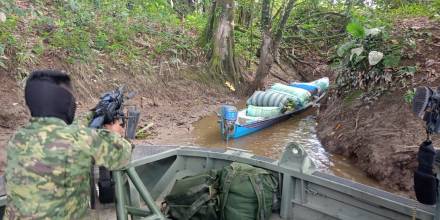 Embarcaciones con droga y contrabando fueron halladas en Sucumbíos