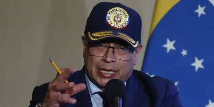 Colombia está "a punto" de volver a suministrar energía a Ecuador anunció Petro