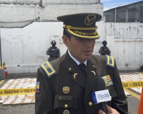 Las autoridades también aprehendieron a tres personas e incautaron 2 vehículos