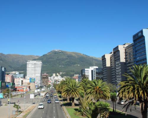 De acuerdo con el plan de restricción vehicular ‘Pico y Placa’ para Quito, los horarios de limitación del tráfico son desde las 06:00 hasta las 09:30 y de 16:00 a 21:00, de lunes a viernes, de acuerdo con el último dígito de la placa.
