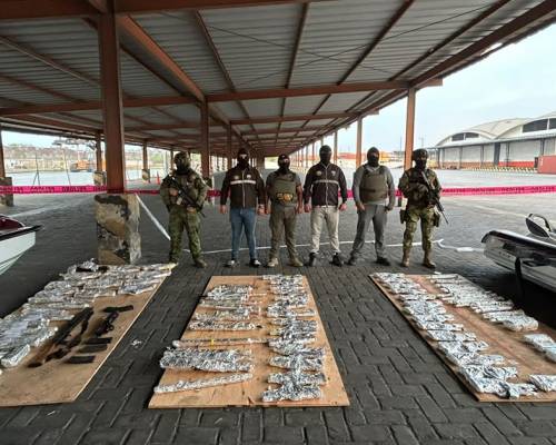 De acuerdo al Ministerio de Gobierno, el cargamento podría tener como destino grupos armados que operan en Esmeraldas
