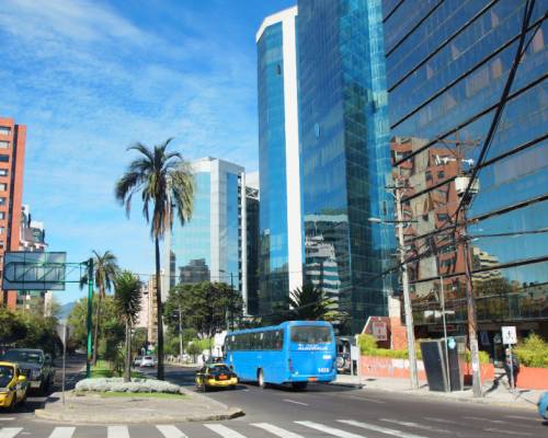 El ‘Pico y Placa’ en Quito es el plan de restricción vehicular con un horario de limitación del tráfico desde las 06:00 hasta las 09:30 y desde las 16:00 a las 20:00, de lunes a viernes, de acuerdo con el último dígito de la placa.