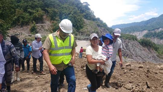 La carretera quedó destruida por la erosión del río Coca. Ocurrió en diciembre de 2021 / Foto: cortesía ministerio de Transporte 