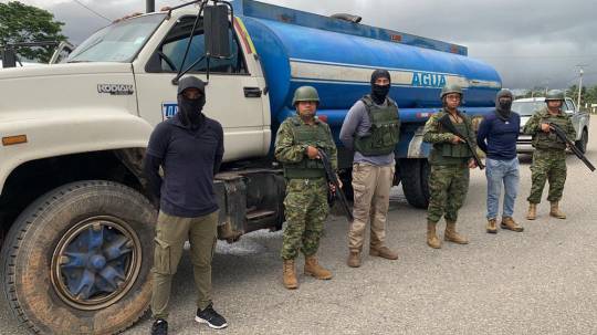 La gasolina blanca es un precursor químico que utilizan las mafias del narcotráfico para procesar la droga / Foto: cortesía Fuerzas Armadas
