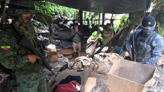 Fuerzas Armadas detuvieron a 7 personas por minería ilegal en Sucumbíos / Foto: cortesía Fuerzas Armadas