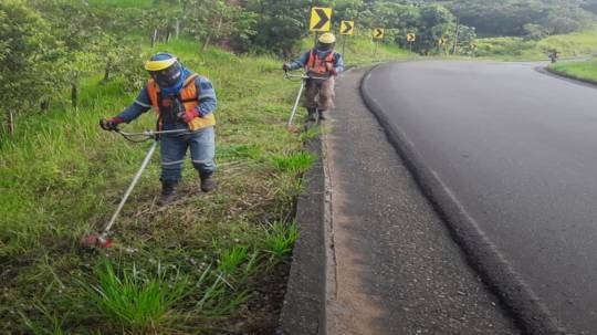 27 microempresas trabajan en la conservación vial en Sucumbíos / Foto: cortesía ministerio de Transportes