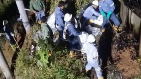 Las aguas del Río Blanco quedaron contaminadas por el derrame. Foto: Ecuavisa