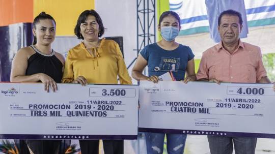 64 estudiantes de Lago Agrio recibieron becas / Foto:  cortesía Municipio de Lago Agrio