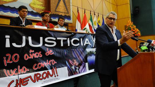 Juicio contra Steven Donziger se posterga