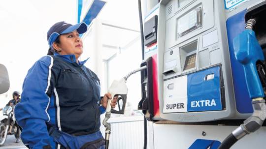 El precio referencial de la gasolina de 95 octanos pasará de 4,15 a 3,98 dólares / Foto: cortesía Petroecuador 