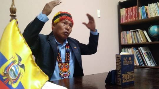 Cristóbal Kasent, shuar, criticó a Yasunidos y a la minería ilegal.