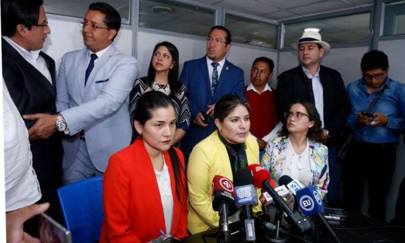 AMBIENTE. Los consejeros de minoría dieron una rueda de prensa; los de mayoría, con Tuárez a la cabeza, atendieron a organizaciones afines. Foto: La Hora