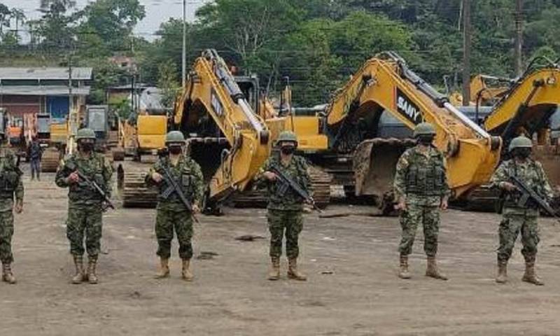 108 excavadoras fueron decomisadas en Yutzupino / Foto: cortesía del Ejército