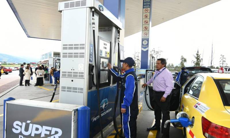 Tanto las gasolinas Súper Premium 95 como la EcoPlus 89 tendrán nuevos precios hasta el 11 de abril / Foto: cortesía Petroecuador