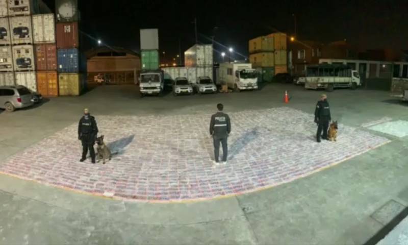 La cocaína se encontraba oculta en sacos de harina que iban a ser embarcadas en un buque con destino final Alemania/ Foto: Cortesía Policía Nacional