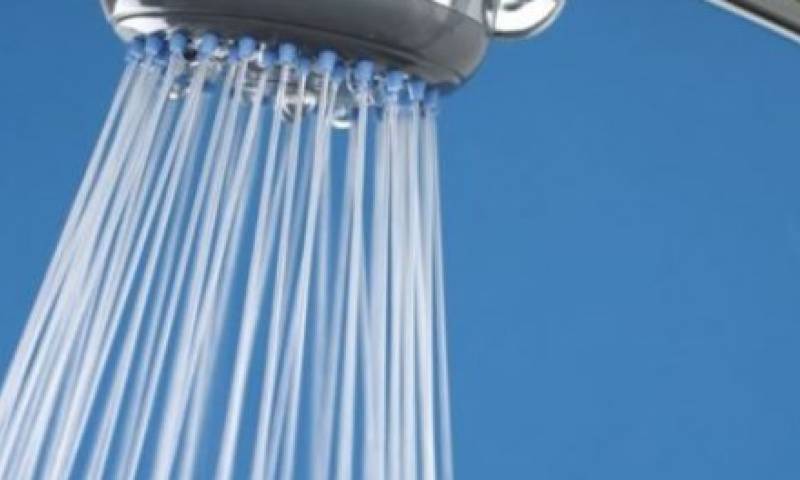 Gobierno pondrá cupos y cobrará exceso del consumo de agua a partir de enero