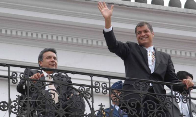 El presidente de Ecuador, Rafael Correa, en la casa presidencial (der.) junto a Lenín Moreno, candidato a la presidencia en los próximos comicios. EDUARDO SANTILLAN AFP/Getty Image.s 