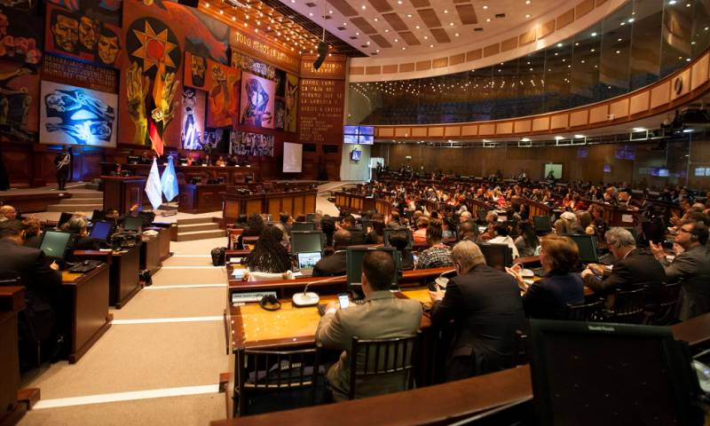 Con 85 votos afirmativos, el pleno del Parlamento censuró y destituyó a Ibeth Estupiñán, María Fernanda Rivadeneira, Francisco Bravo y Hernán Ulloa / Foto: EFE