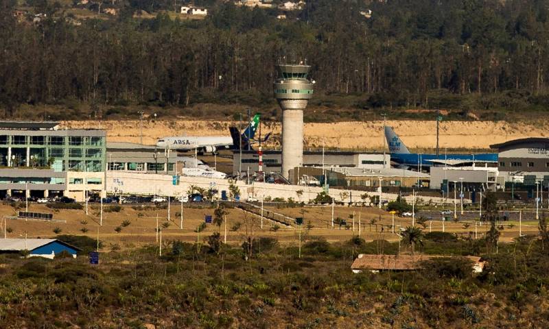 A través de las aerolíneas Latam, Avianca y Arajet, estas nuevas conexiones contribuirán al objetivo marcado por Quito Turismo de cerrar el 2022 con medio millón de visitantes / Foto: EFE