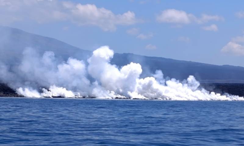 Se estima que el flujo de lava que descendió por el flanco sureste del volcán / Foto: EFE