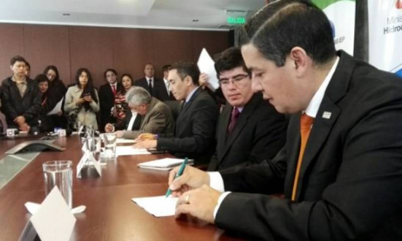 CELEC y Petroamazonas firman dos convenios de generación eléctrica en campos petroleros. Foto: Ecuavisa