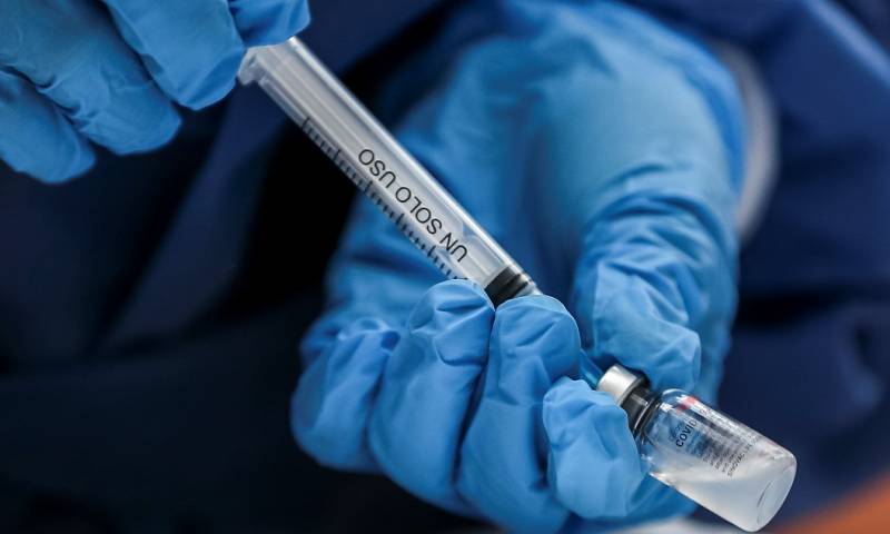 Ecuador inicia vacuna con tercera dosis anticovid-19 a mayores de 65 años / Foto: EFE