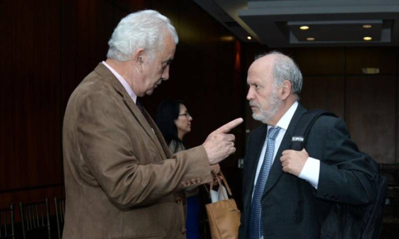 Quito. El fiscal Galo Chiriboga y el embajador en EE. UU., Francisco Borja, en la Comisión de Fiscalización. (Karina Defas / Expreso) 