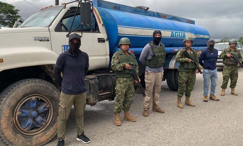 La gasolina blanca es un precursor químico que utilizan las mafias del narcotráfico para procesar la droga / Foto: cortesía Fuerzas Armadas