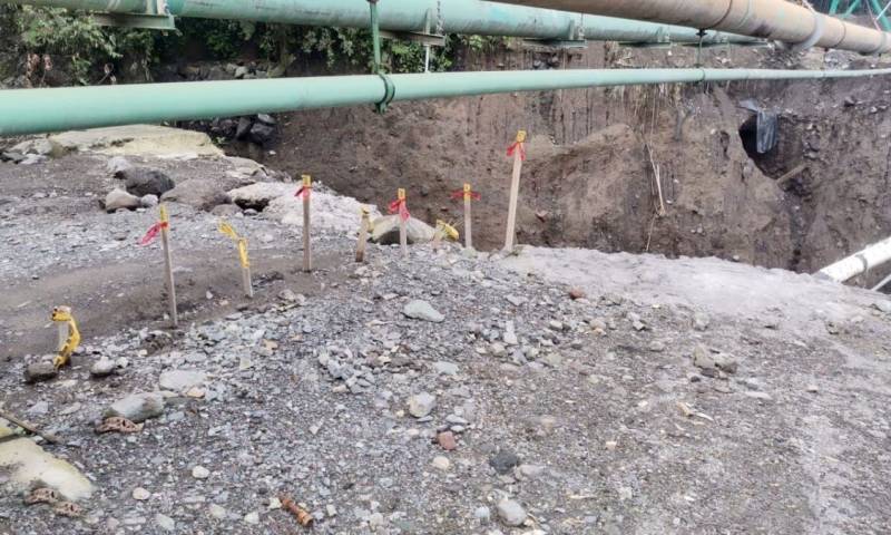 Estas labores preventivas permitirán alejar a la torre, a 20 metros de los puntos críticos de la zona / Foto: cortesía Petroecuador