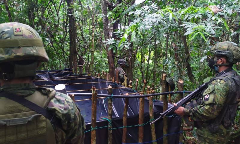 26 piscinas clandestinas de combustible han sido localizadas en la Amazonía desde el 2021 / Foto: cortesía Fuerzas Armadas