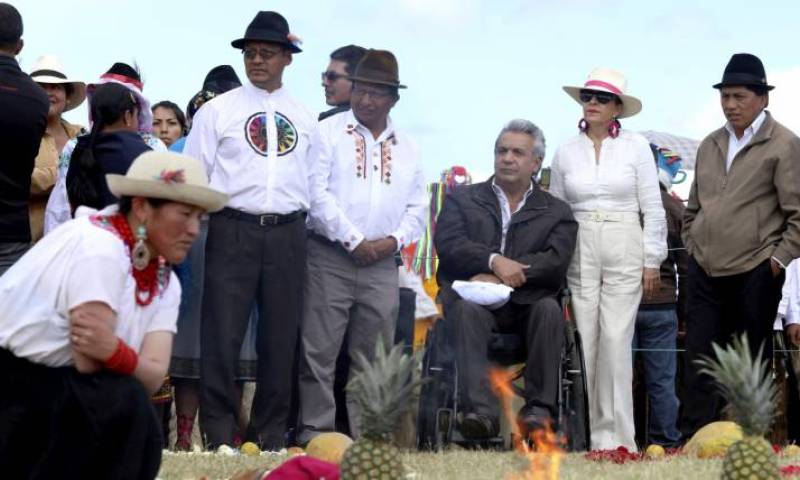 El presidente Lenín Moreno y varios de sus ministros participaron ayer en una ceremonia por la celebración de las fiestas del Inti Raymi en Cayambe. Su discurso estuvo enfocado en la conservación de la naturaleza y de los saberes ancestrales de las comunidades indígenas. Foto: Expreso