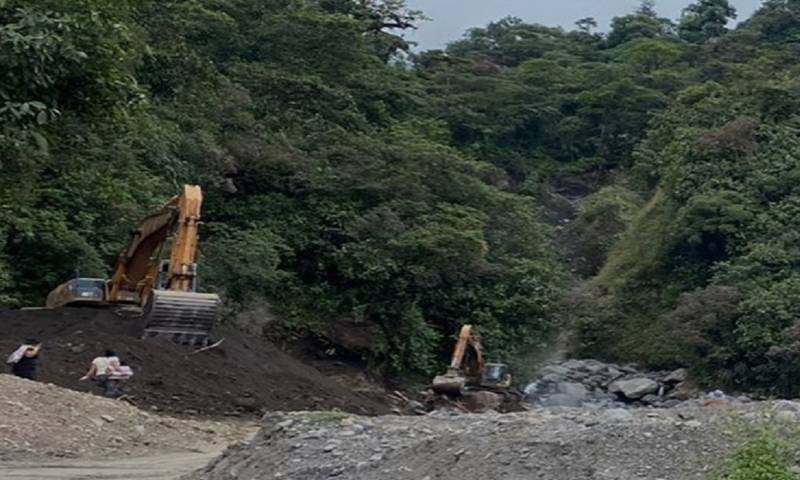 La erosión regresiva del cauce del río Coca dejó sin conectividad por esta arteria vial a tres provincias de la región amazónica / Foto: cortesía ministerio de Transporte