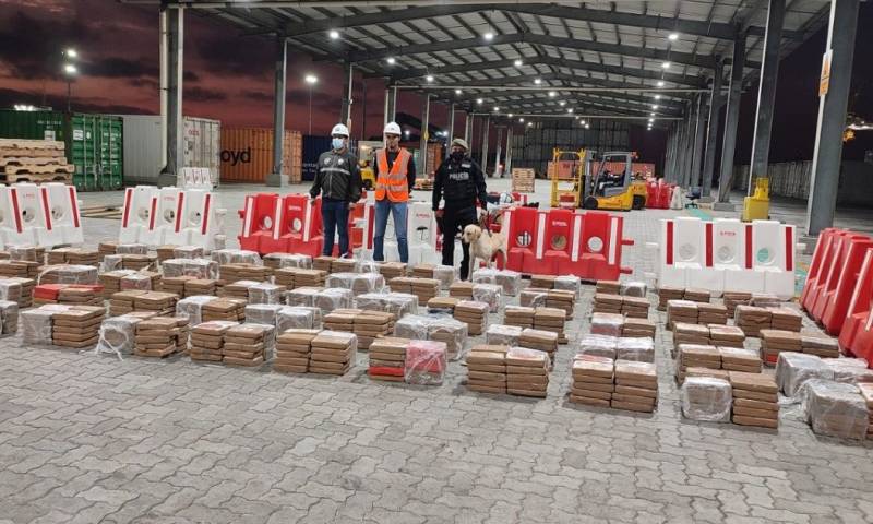 La Policía señaló que la droga se incautó en provincia del Guayas, donde están los principales puertos del país / Foto: cortesía Policía Nacional