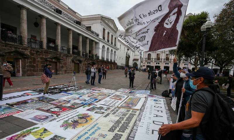 Mural y plantón recuerdan a 1.500 personas desaparecidas en Ecuador / Foto: EFE