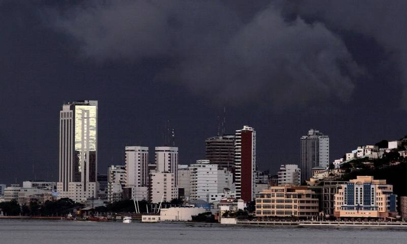 Guayaquil se alista para afrontar intensas lluvias y marea alta / Foto: EFE
