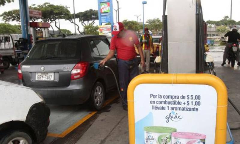La gasolinera Terpel, en la avenida De las Américas, en Guayaquil, maneja promociones por cada compra de derivados. Foto: El Comercio