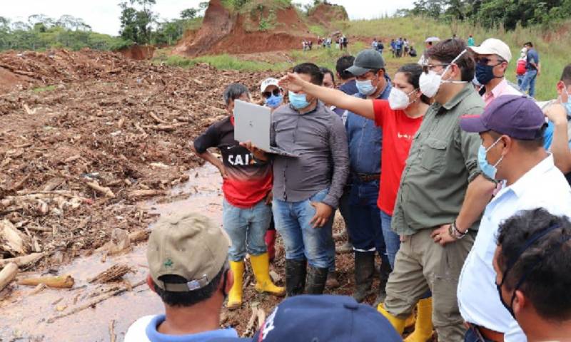 Autoridades verifican presunto daño ambiental en botadero de basura del GAD de Orellana / Foto: Cortesía del Ministerio de Ambiente