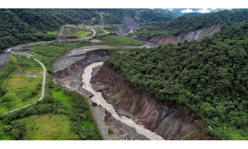 La producción petrolera cae 53 % por la erosión del río Coca / Foto: EFE