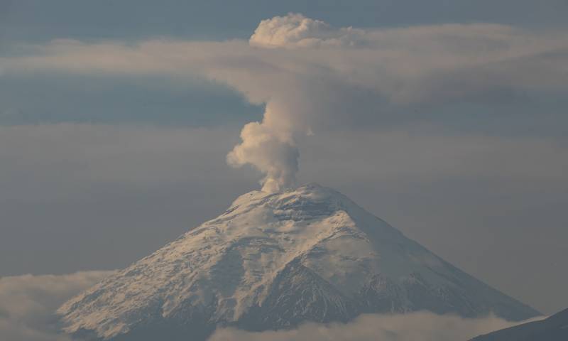 La evolución del volcán está rodeada de incertidumbre debido a la falta de señales premonitoras claras para eventos similares al ocurrido el pasado 21 de octubre / Foto : EFE