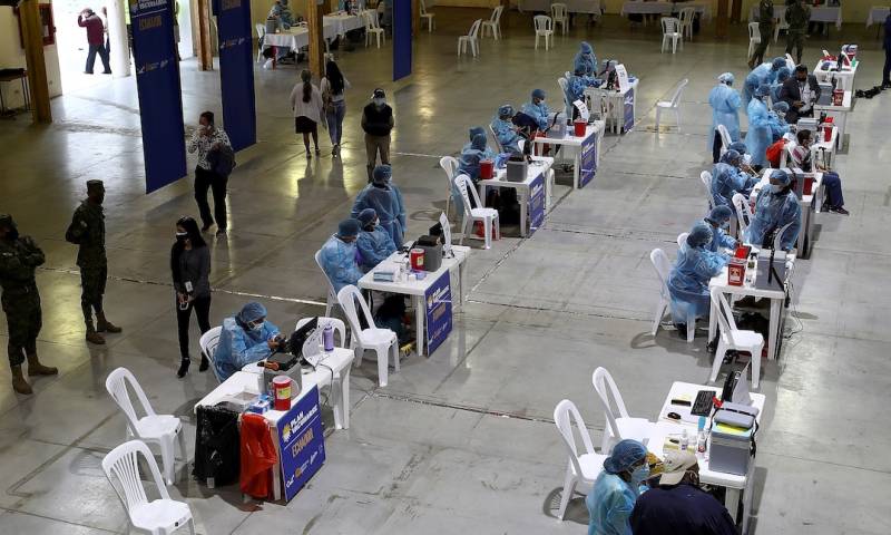 Ecuador inicia la vacunación masiva al sector turístico / Foto: EFE