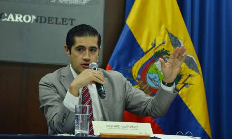 RETO. Richard Martínez, titular de Finanzas, debe encontrar financiamiento con un riesgo país de más de 800 puntos. Foto: La Hora