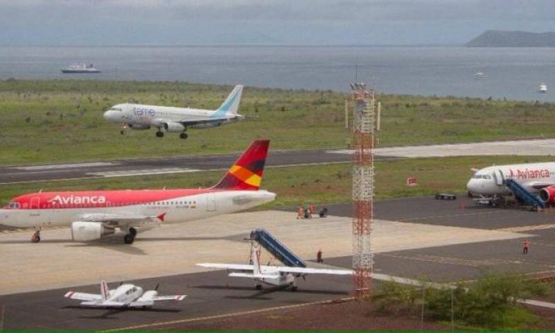  Por condiciones logísticas, que los aeropuertos de Galápagos reciban vuelos directos puede tomar de un año y medio a dos años.Archivo.