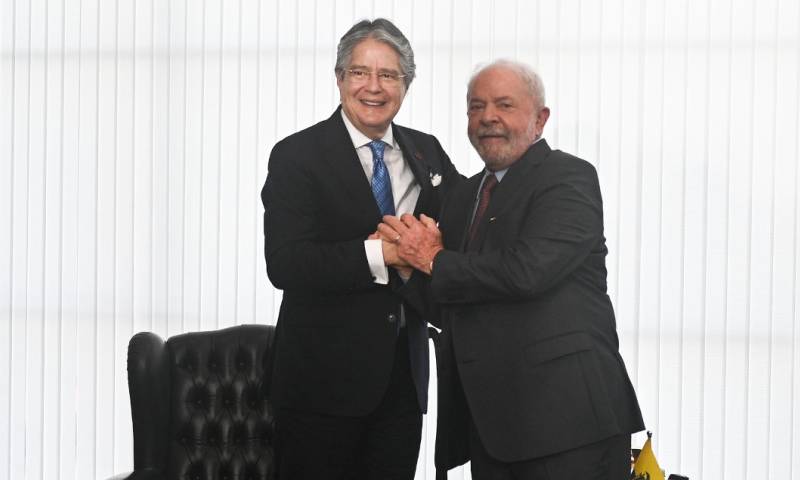 Lasso y Lula se comprometieron a fortalecer el trabajo conjunto para combatir los delitos transnacionales y mejorar la seguridad de las dos naciones / Foto: EFE