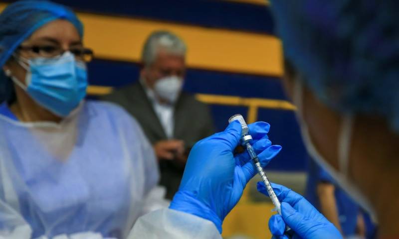 El gobierno Ecuador adquirió 7 millones de vacunas de Sinovac / Foto EFE