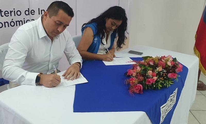 Convenios de cooperación fueron firmados para atender a grupos prioritarios en Napo / Foto: Cortesía MIES