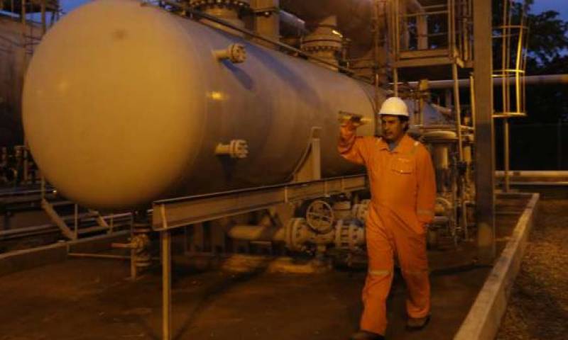 El recurso que se obtiene de los pozos es transportado a la planta de deshidratación de gas de Petroamazonas. Foto: El Comercio