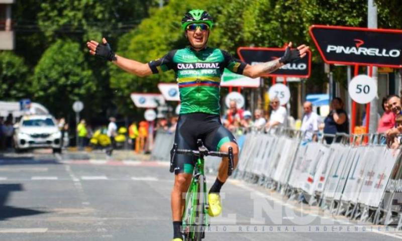 La llegada del ecuatoriano Jefferson Cepeda, ganador de la Vuelta Navarra Foto: El Norte