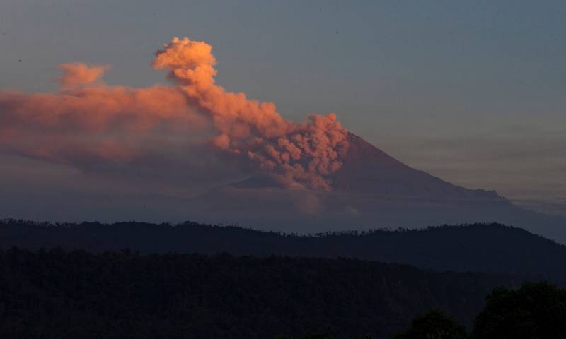 El volcán Sangay genera 720 explosiones en un día / Foto: EFE