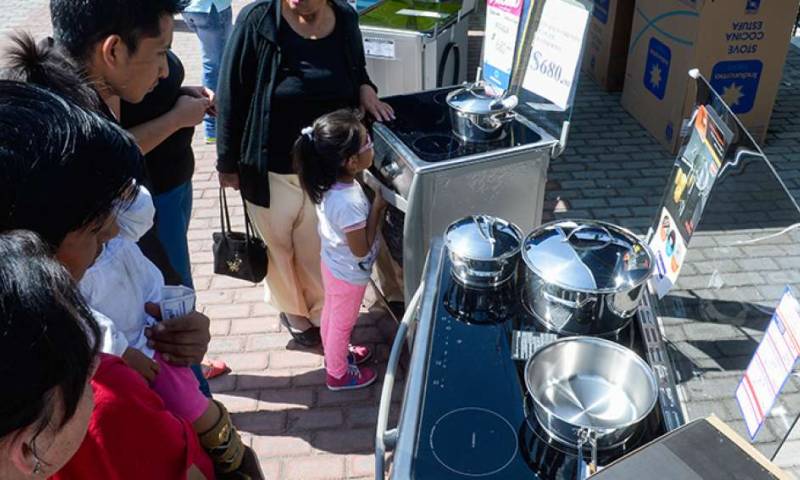 Las cocinas importadas fueron promocionadas por las empresas eléctricas y por comercializadoras privadas. Foto: El Telégrafo