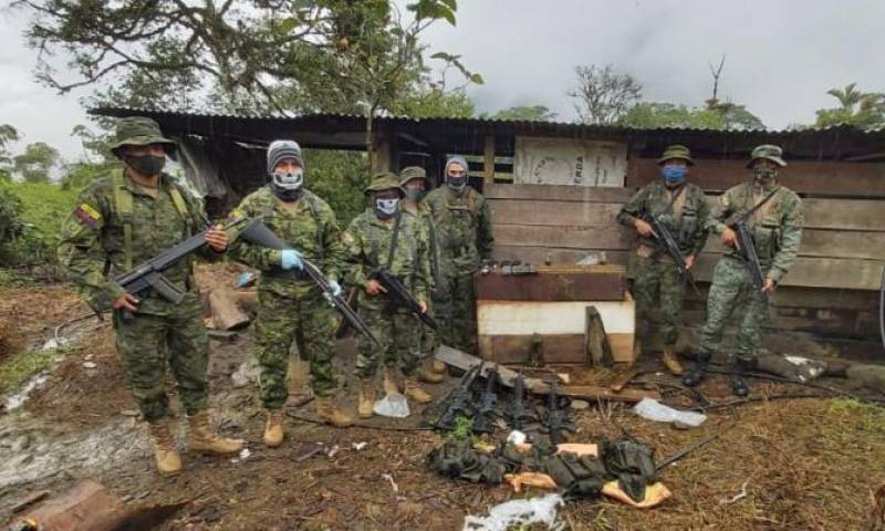 Miembros de Fuerzas Armadas encontraron tres campamentos utilizados por posibles disidentes de grupos ilegales. Cortesía 
